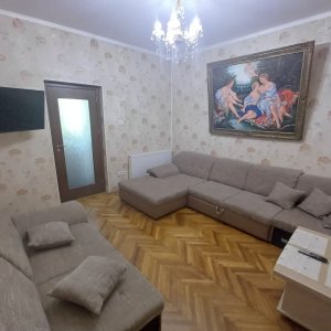 Apartament 3 camere la parter in vila + curte  Turturelelor Unirii Matei Basarab