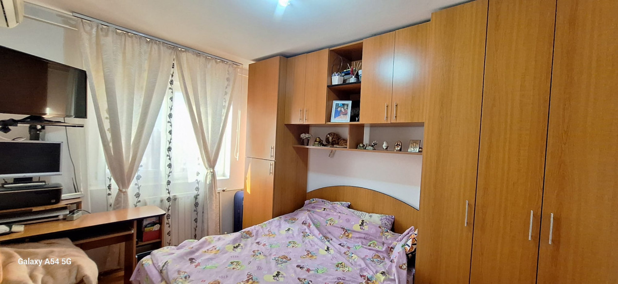 Apartament 3 camere decomandat 2 bai Bloc 1986 Apusului-str. Alesd