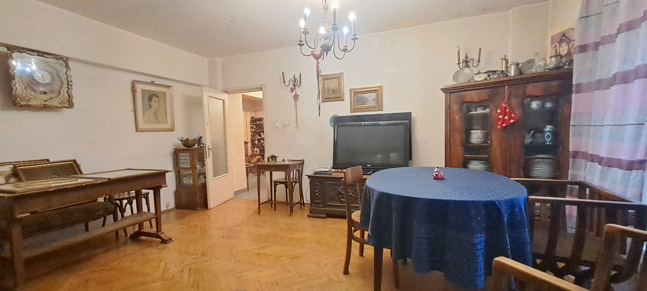 4 camere | 137 mp | Matei Voievod