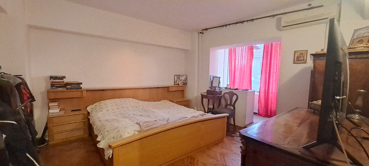 4 camere | 137 mp | Matei Voievod